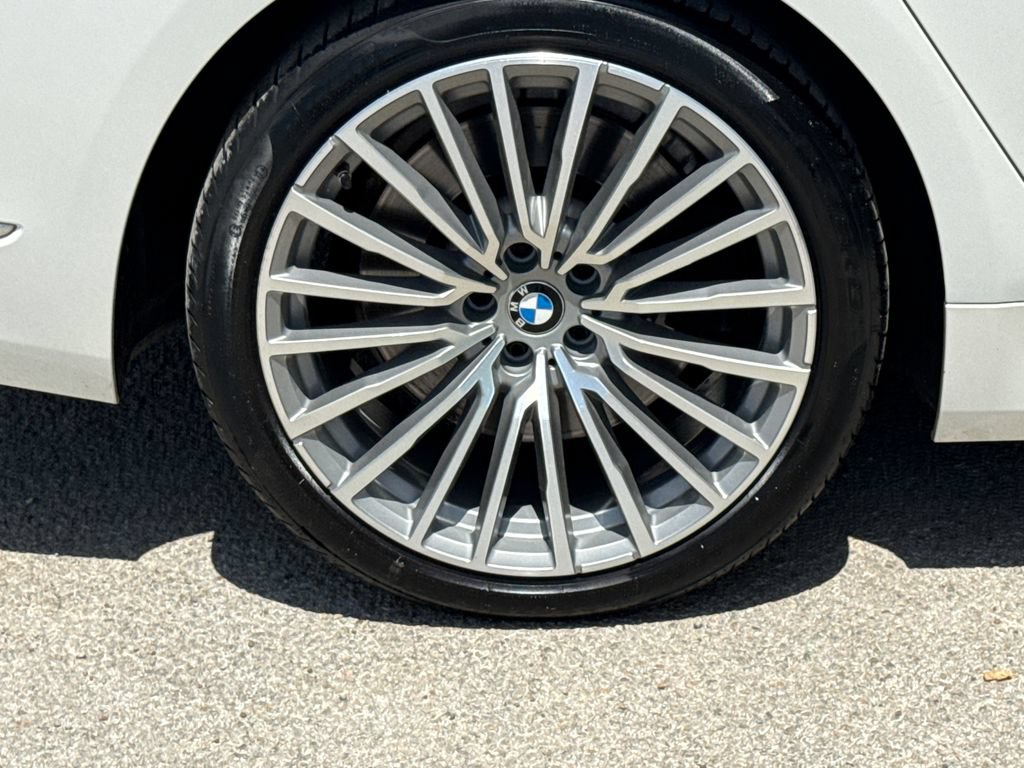 Used 2022 BMW 750Li xDrive AWD/4WD image 9