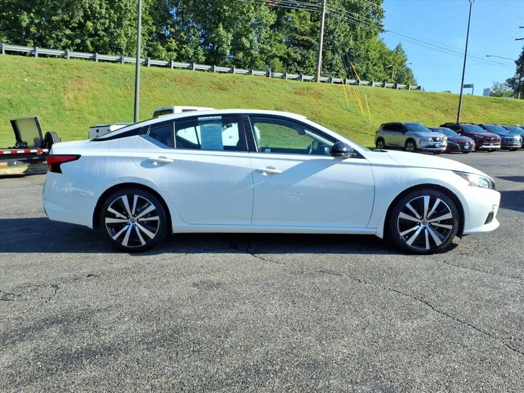 Used 2022 Nissan Altima 2.0 SR FWD image 2