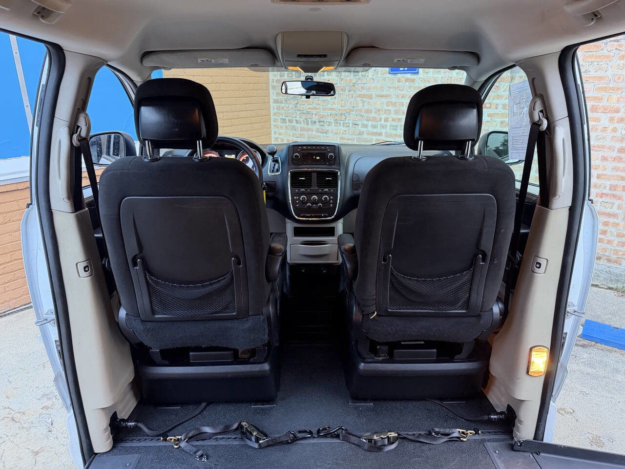 Used 2016 Dodge Grand Caravan SXT w/ Rear Park Assist Package image 28