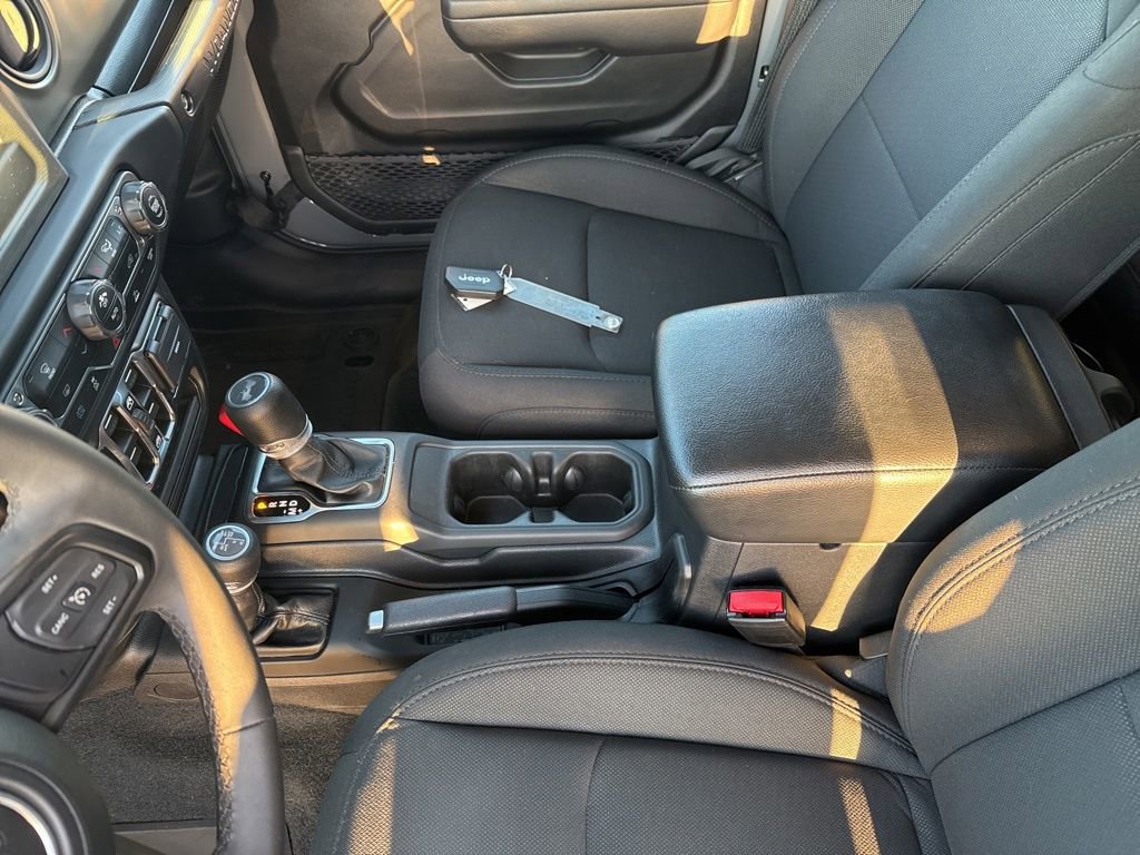 Used 2023 Jeep Wrangler Unlimited w/ Convenience Group image 30