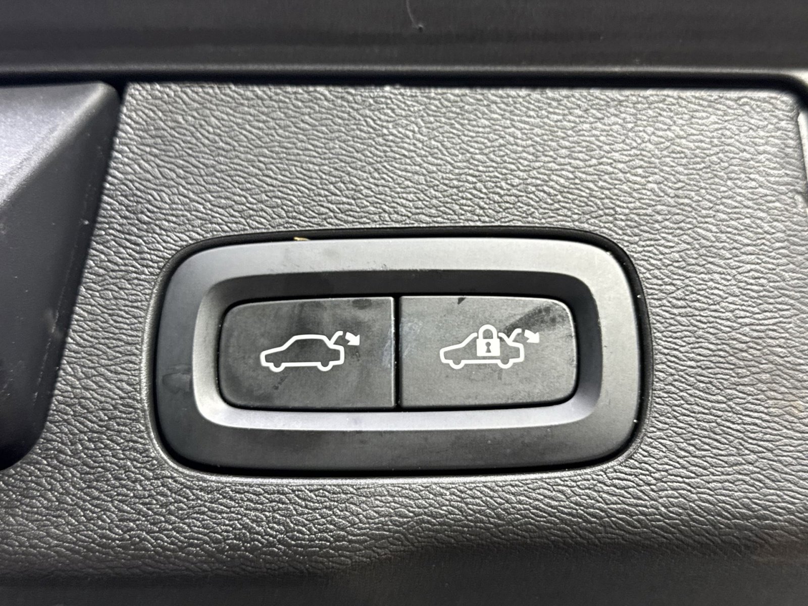 Used 2023 Volvo XC60 B5 Plus w/ Climate Package image 31