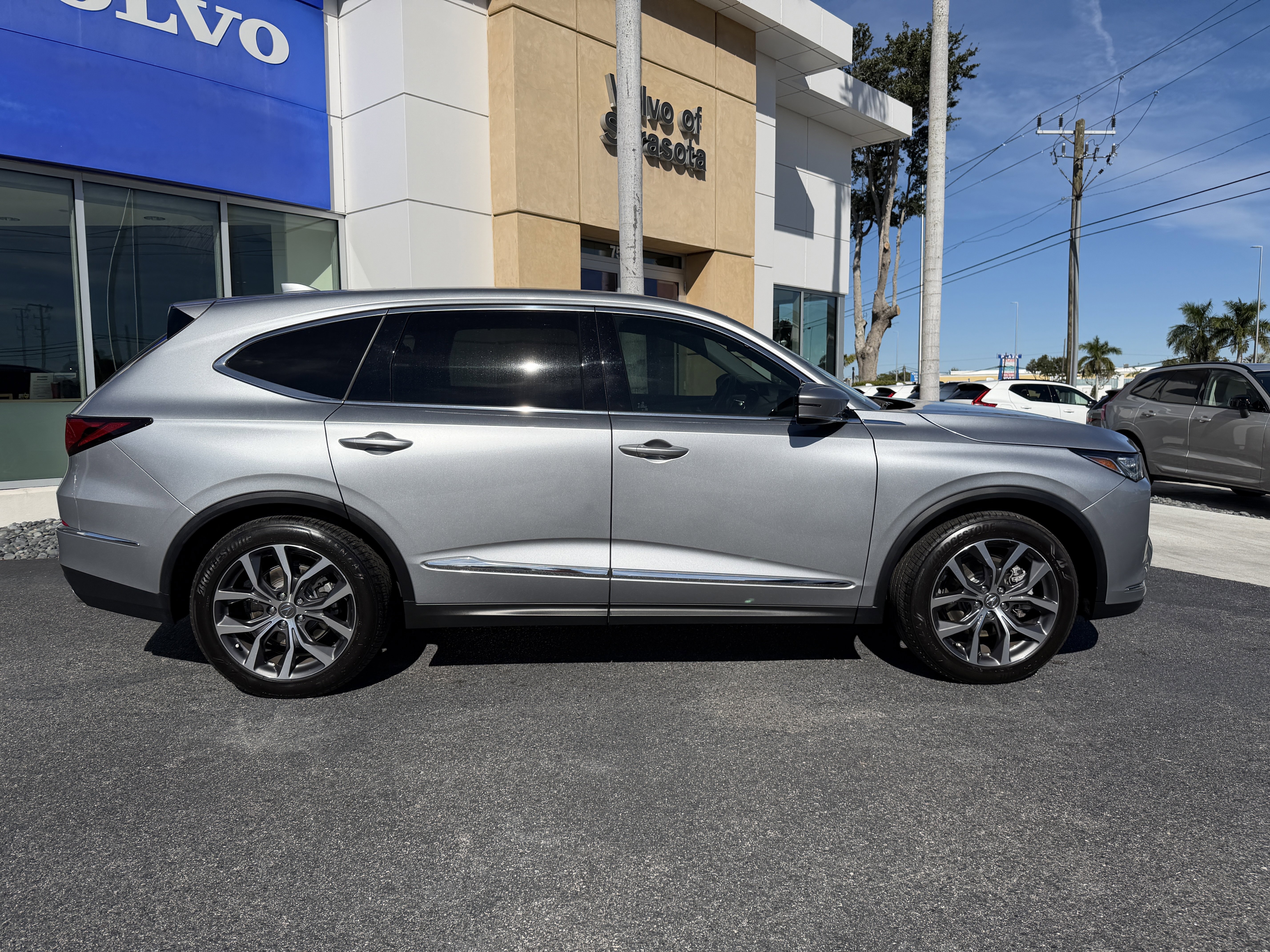 Used 2023 Acura MDX FWD w/ Technology Package image 2