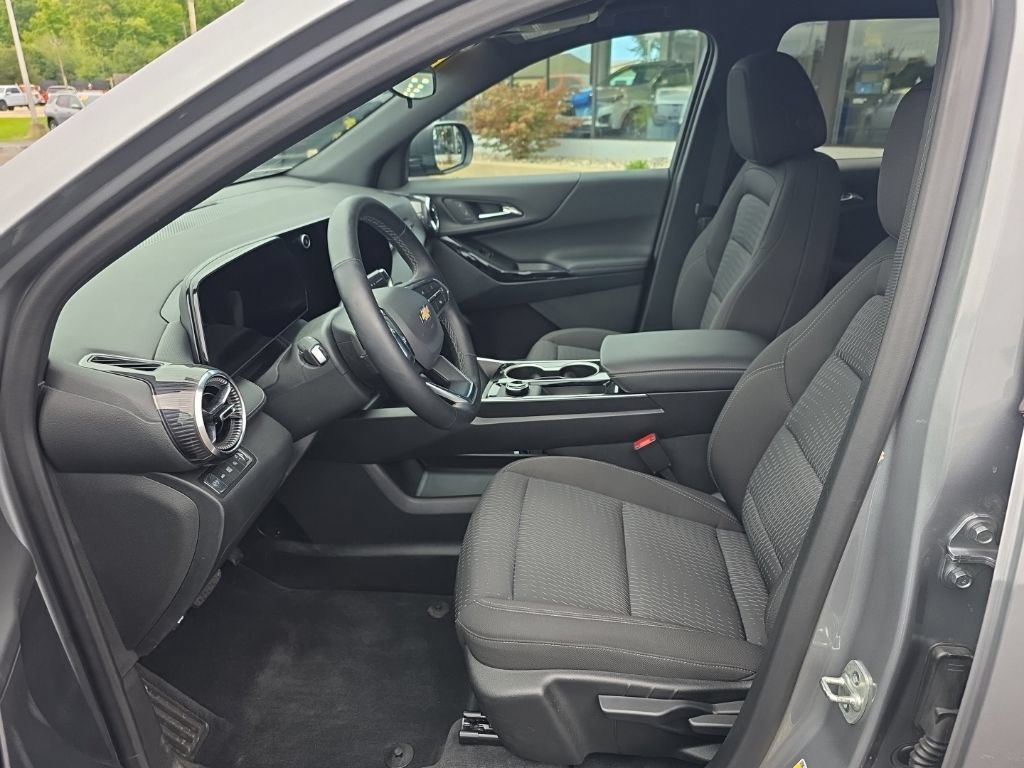 Used 2026 Chevrolet Equinox LT AWD/4WD image 19