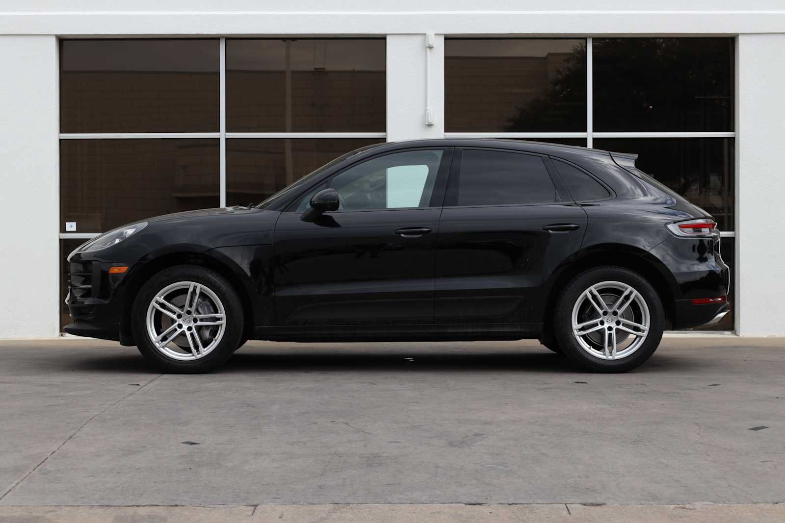 Used 2021 Porsche Macan AWD/4WD image 12