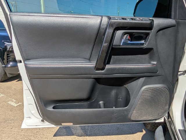 Used 2020 Toyota 4Runner Venture AWD/4WD image 38