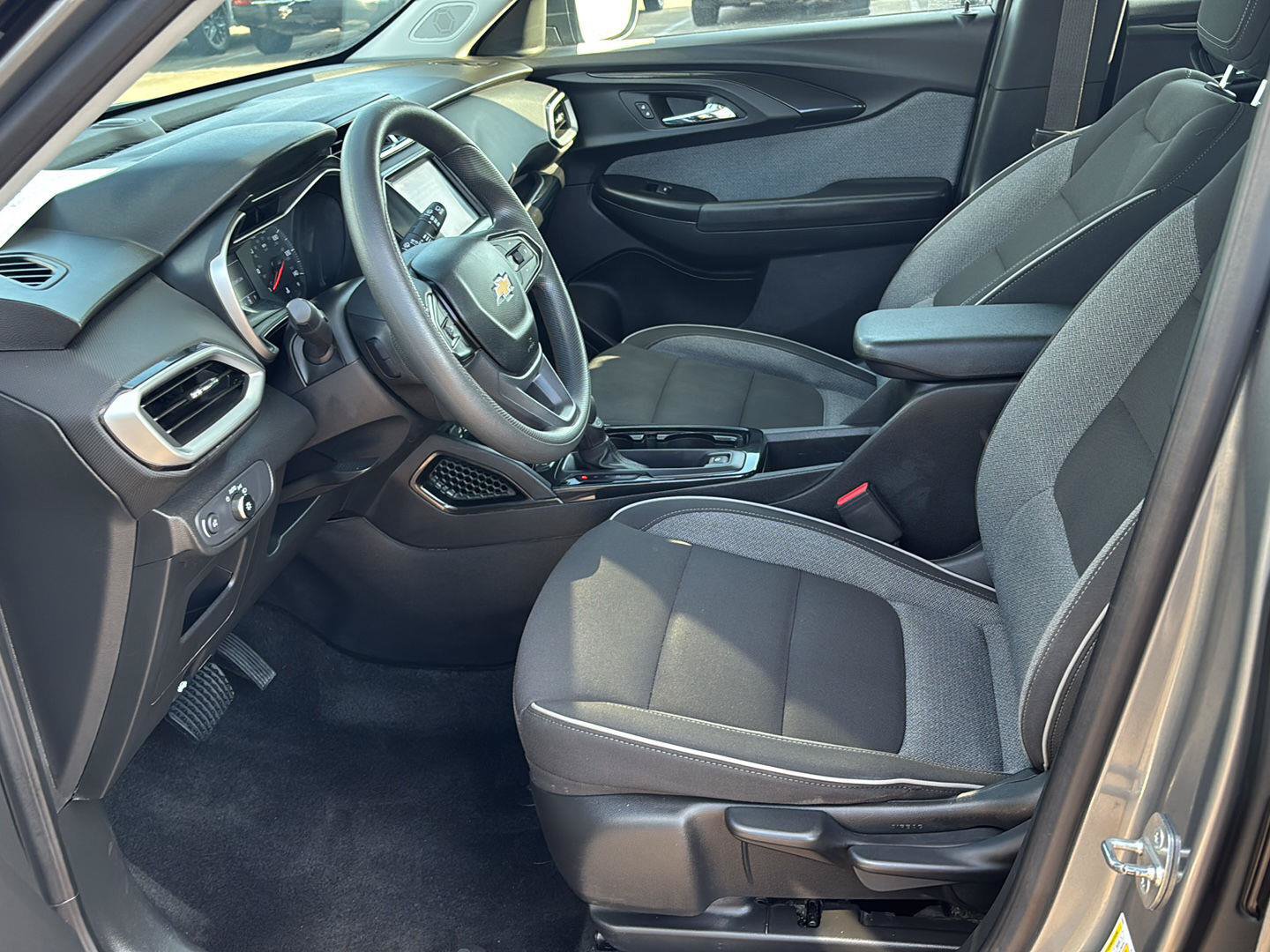 Used 2023 Chevrolet TrailBlazer LS FWD image 26