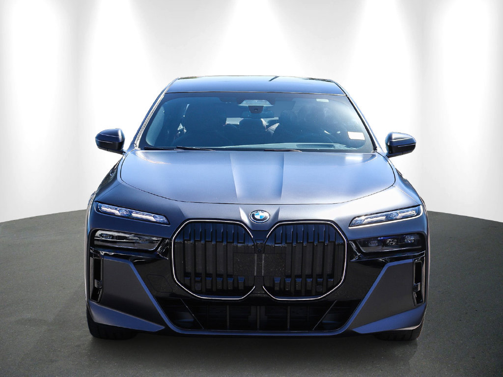 Used 2026 BMW i7 xDrive60 AWD/4WD image 2