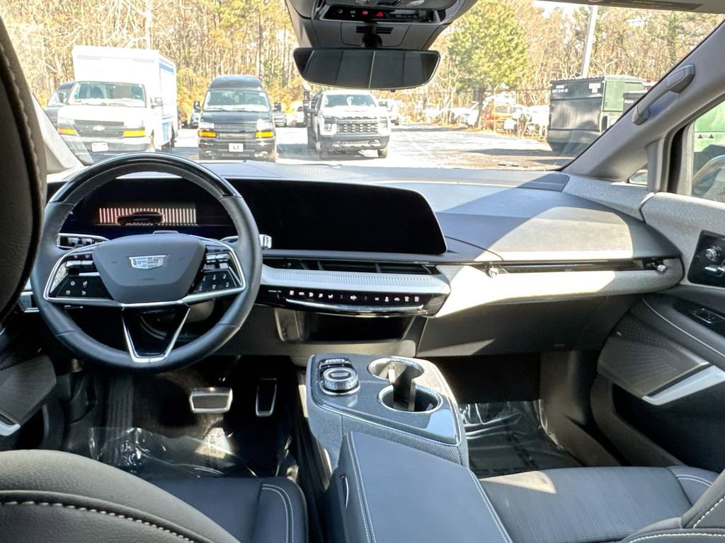 Used 2025 Cadillac Optiq Sport 2 image 29