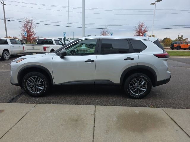 Used 2024 Nissan Rogue S image 9