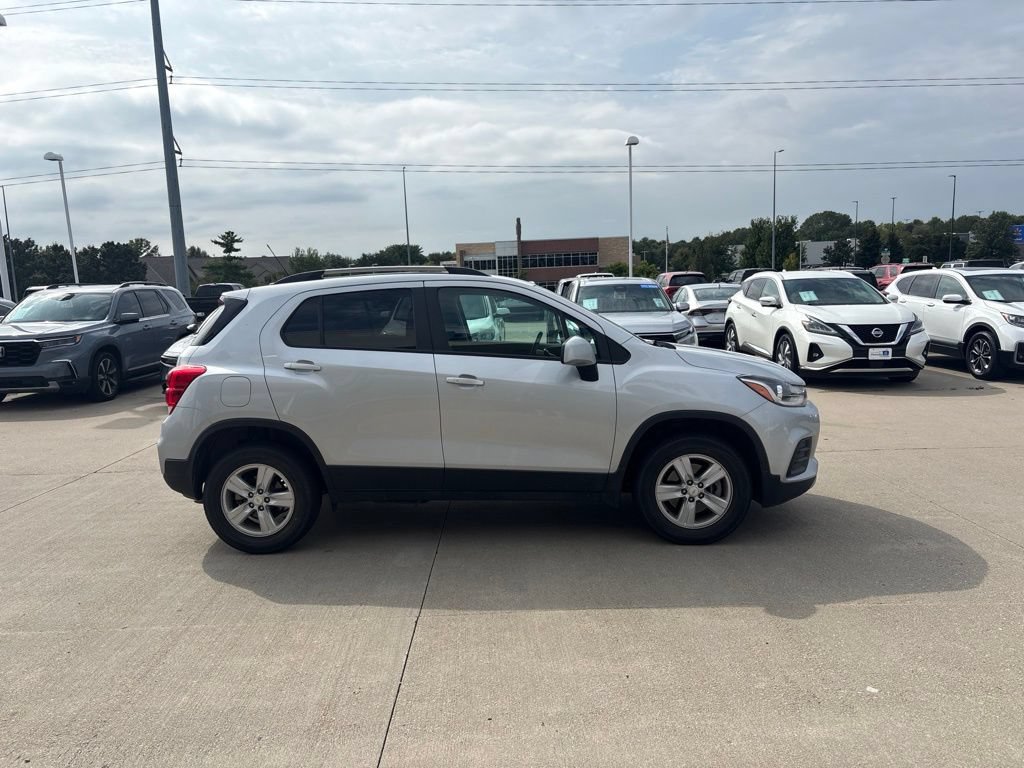 Used 2022 Chevrolet Trax LT w/ LT Convenience Package AWD/4WD image 4