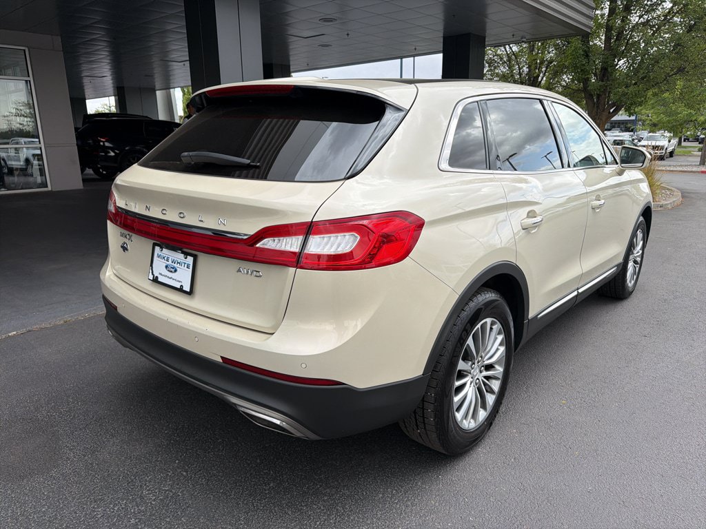 Used 2016 Lincoln MKX Select w/ Select Plus Package AWD/4WD image 12