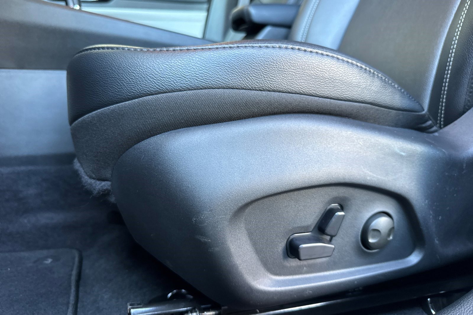 Used 2025 Jeep Compass Limited image 15