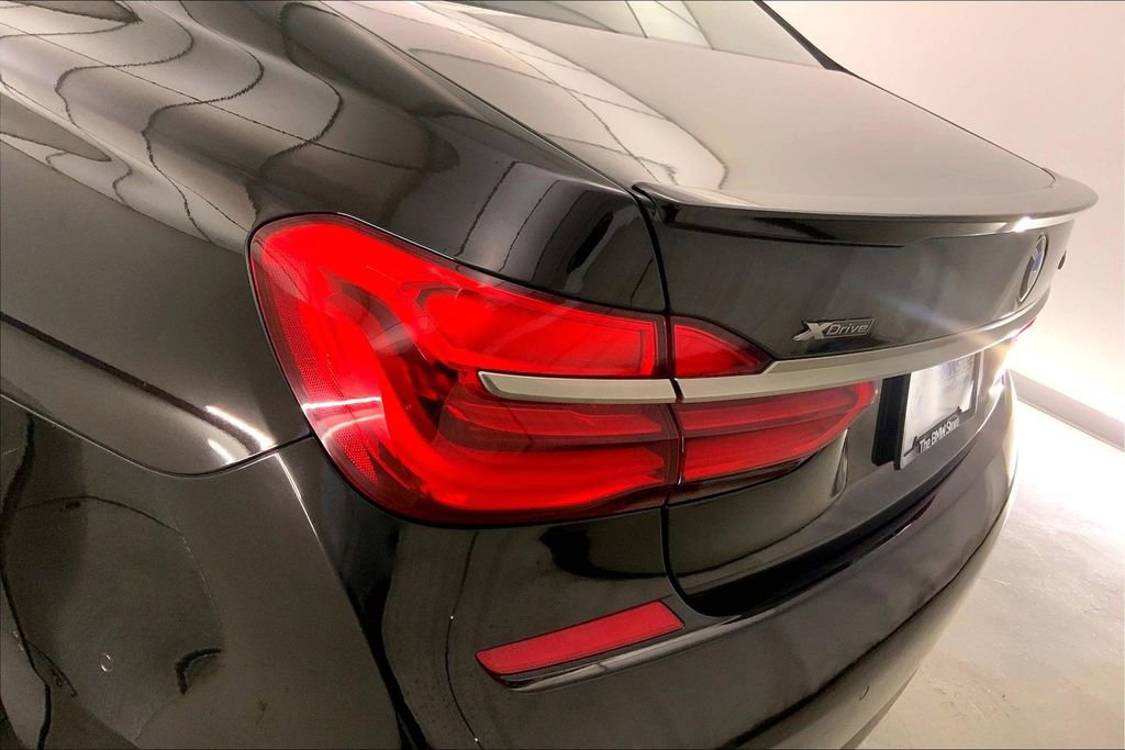 Used 2019 BMW M760i xDrive w/ Luxury Rear Seating Package image 28