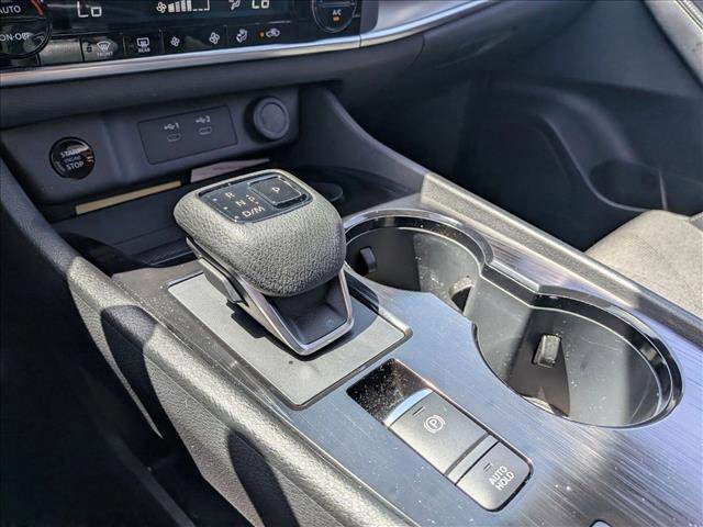 Used 2024 Nissan Rogue SV image 11