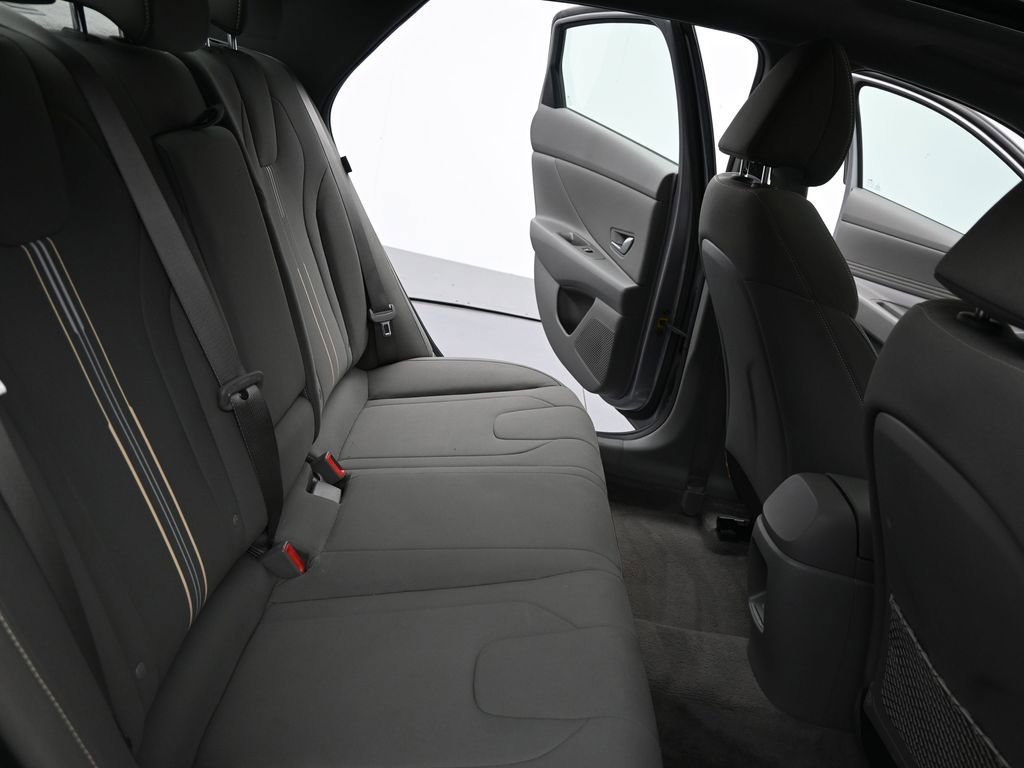 Used 2025 Hyundai Elantra SEL image 13