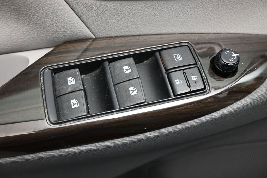 Used 2015 Toyota Sienna XLE Premium FWD image 12