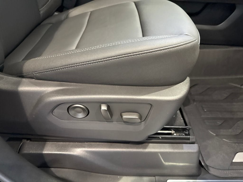 New 2026 GMC Sierra 1500 SLT AWD/4WD image 13