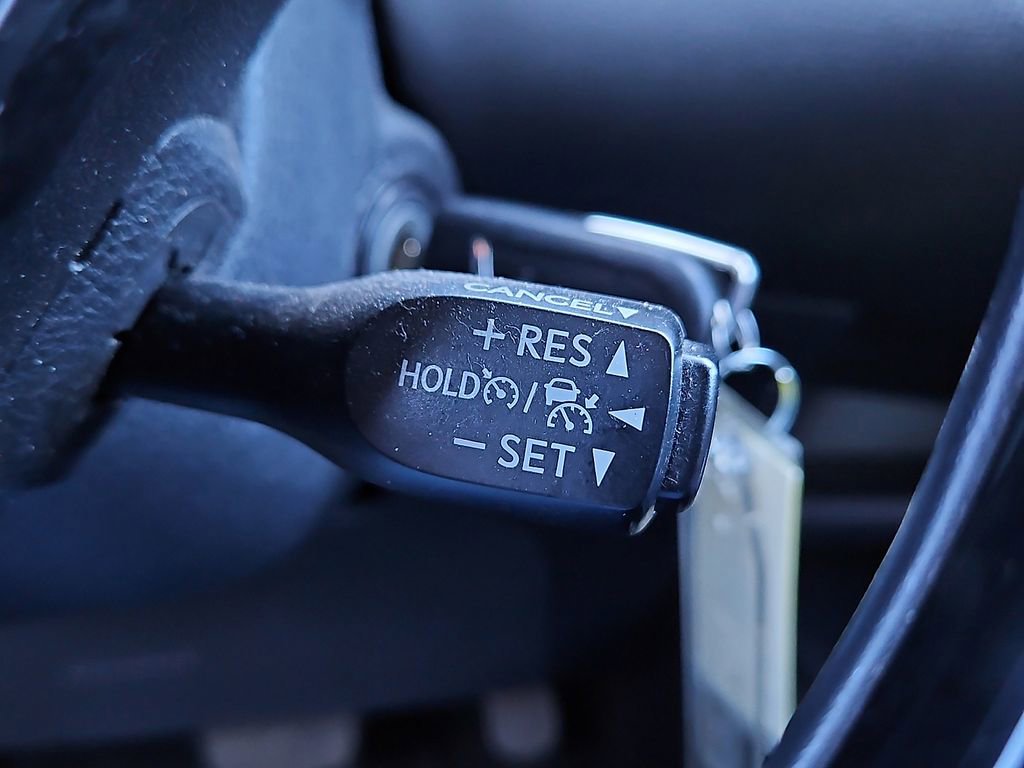 Used 2018 Toyota C-HR XLE FWD image 24