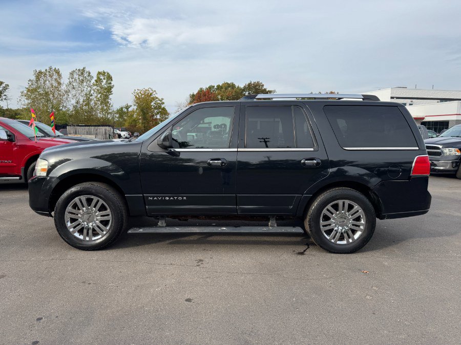 Used 2010 Lincoln Navigator 4WD image 2