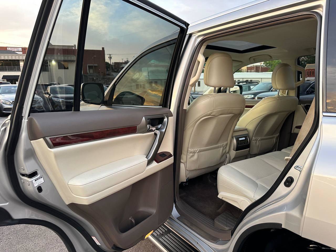 Used 2012 Lexus GX 460 w/ Comfort Plus Pkg AWD/4WD image 19
