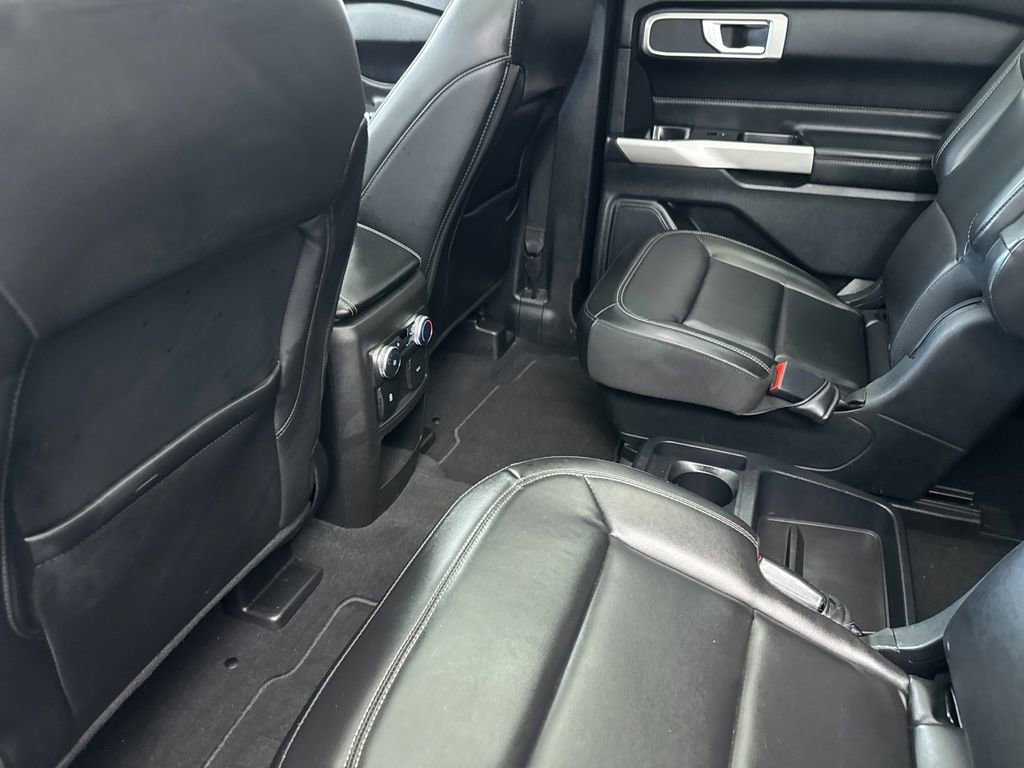 Used 2021 Ford Explorer XLT w/ Equipment Group 202A AWD/4WD image 11