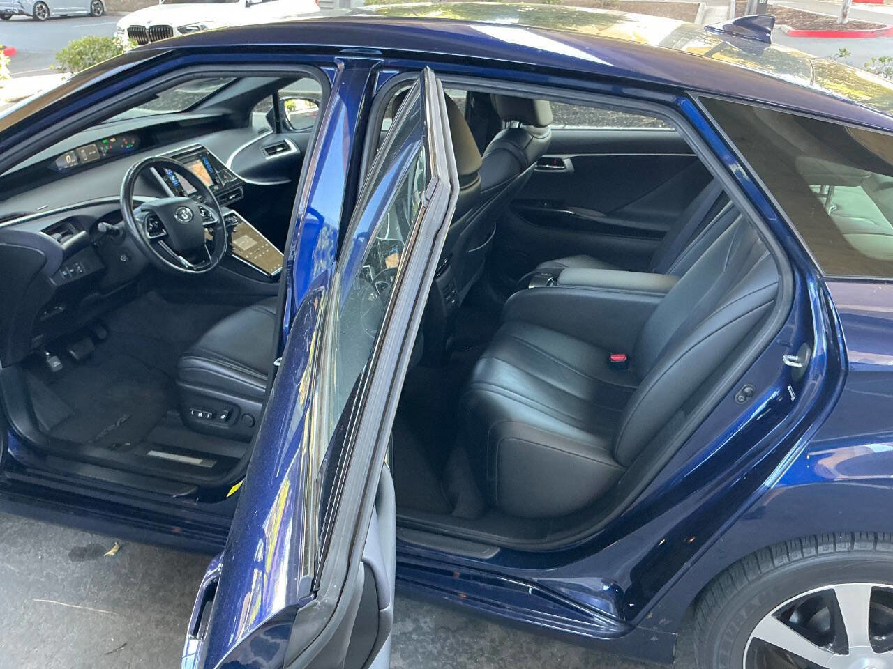 Used 2017 Toyota Mirai FWD image 13