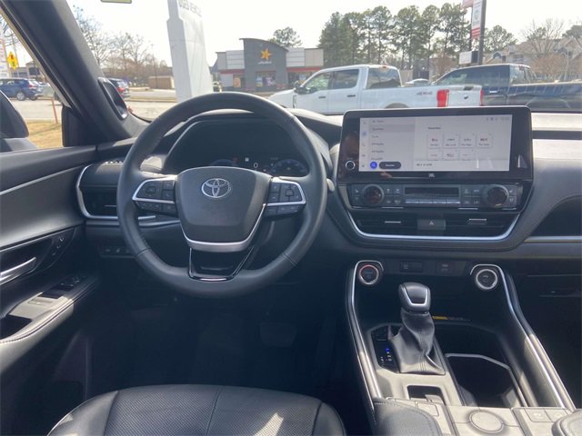 Used 2025 Toyota Grand Highlander AWD Hybrid image 11
