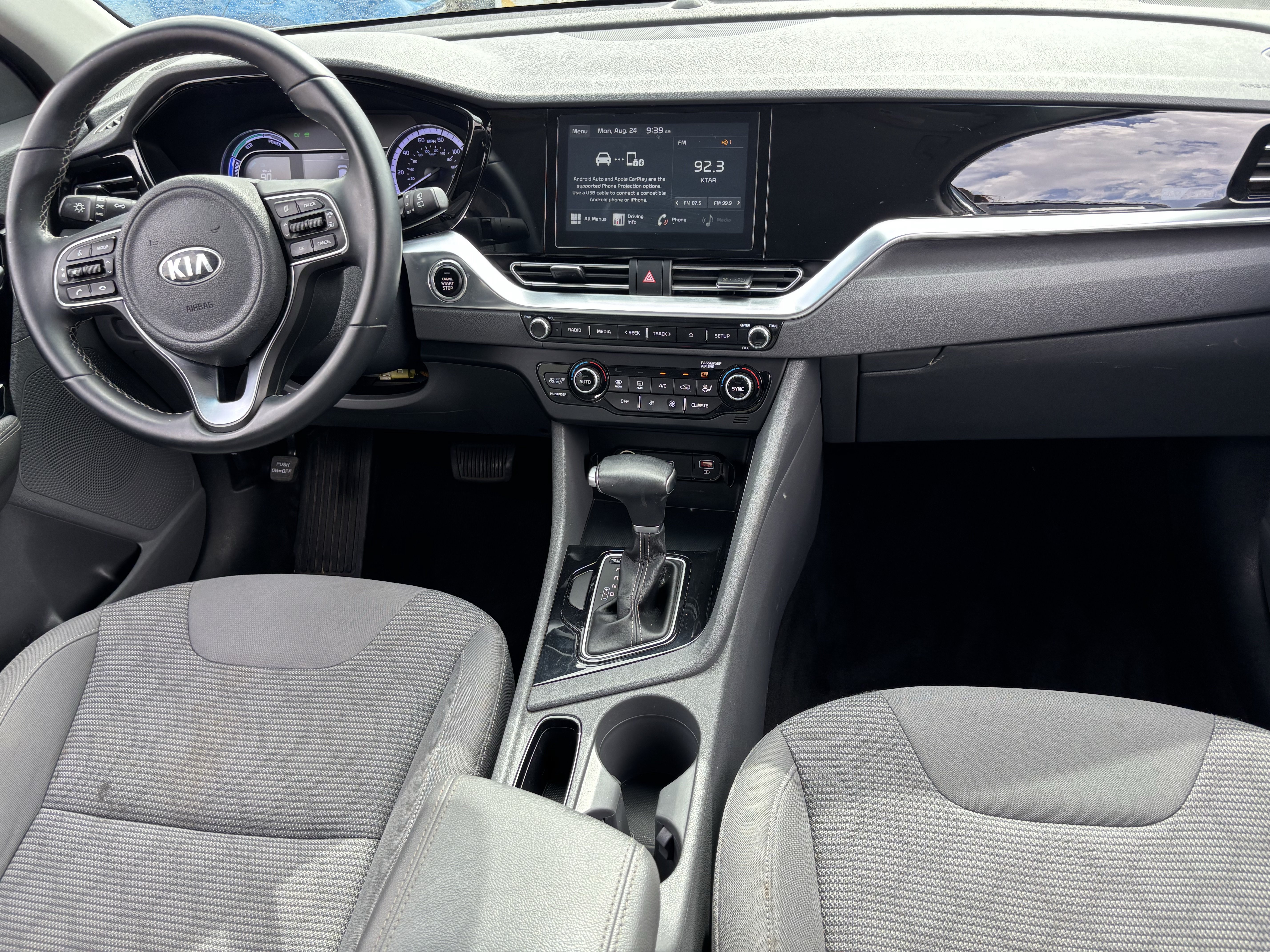 Used 2020 Kia Niro LXS FWD image 13