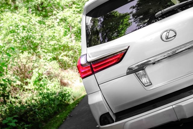 Used 2016 Lexus LX 570 4WD w/ Luxury Package image 6