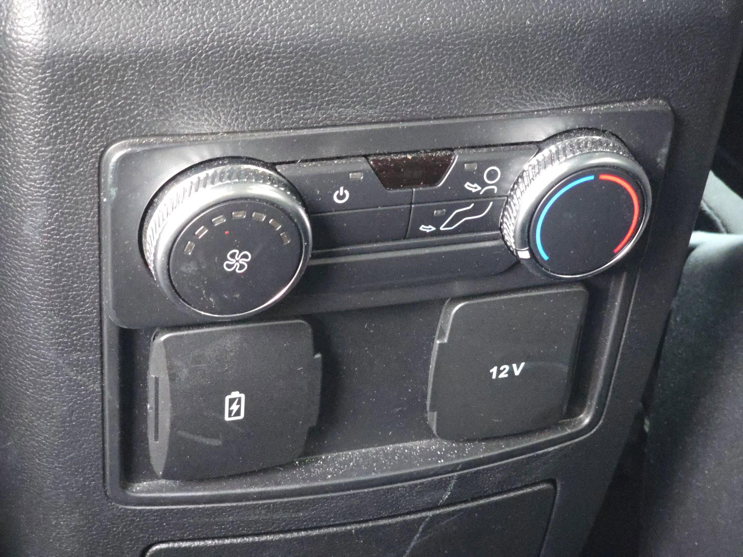 Used 2022 Ford Explorer XLT image 14