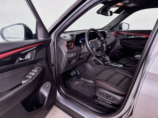 Used 2026 Chevrolet TrailBlazer RS w/ Convenience Package AWD/4WD image 3