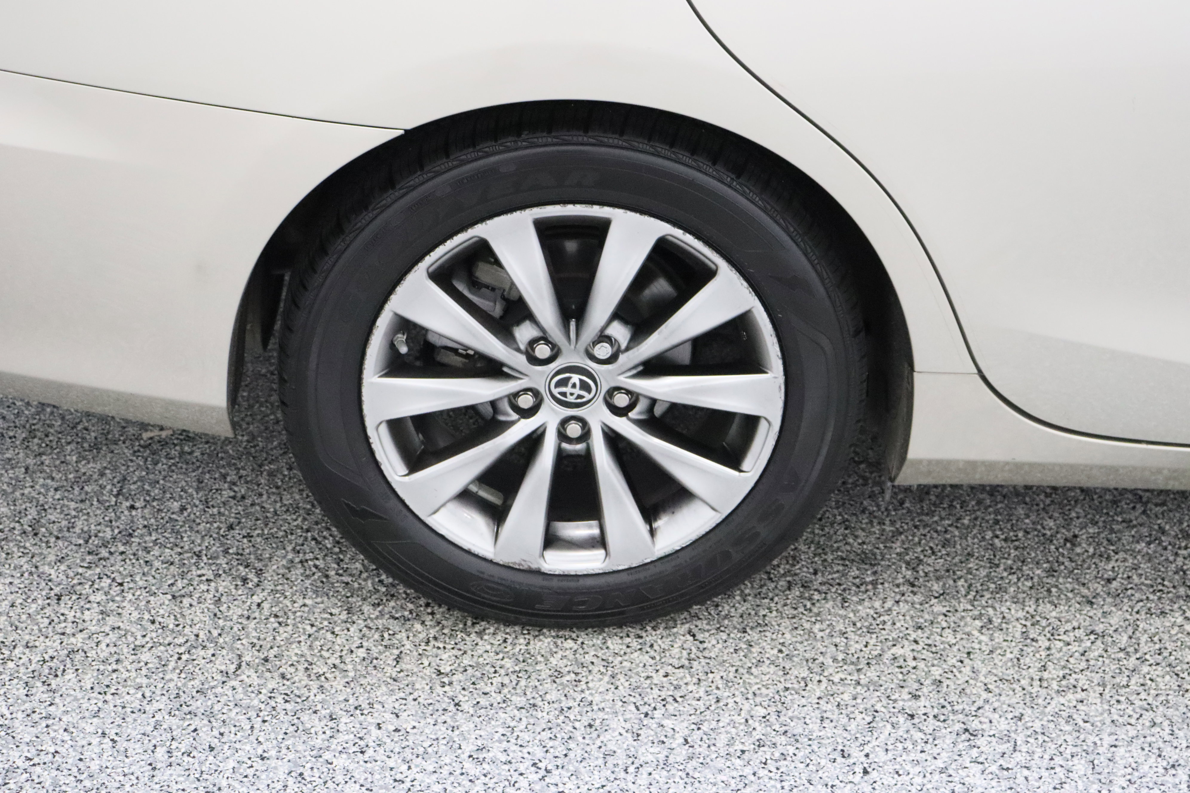 Used 2017 Toyota Camry XLE w/ Moonroof Package FWD image 6