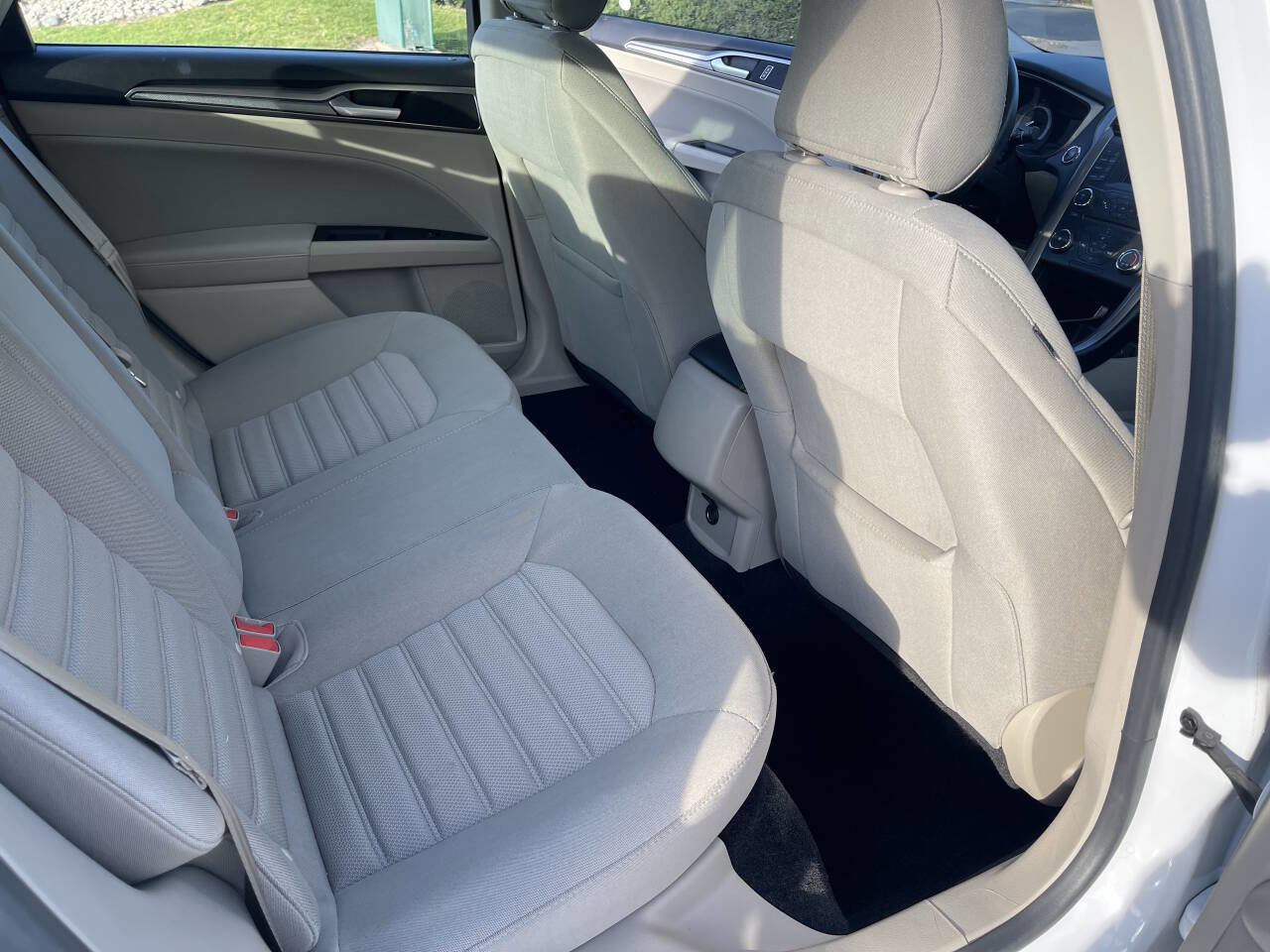 Used 2018 Ford Fusion SE image 15