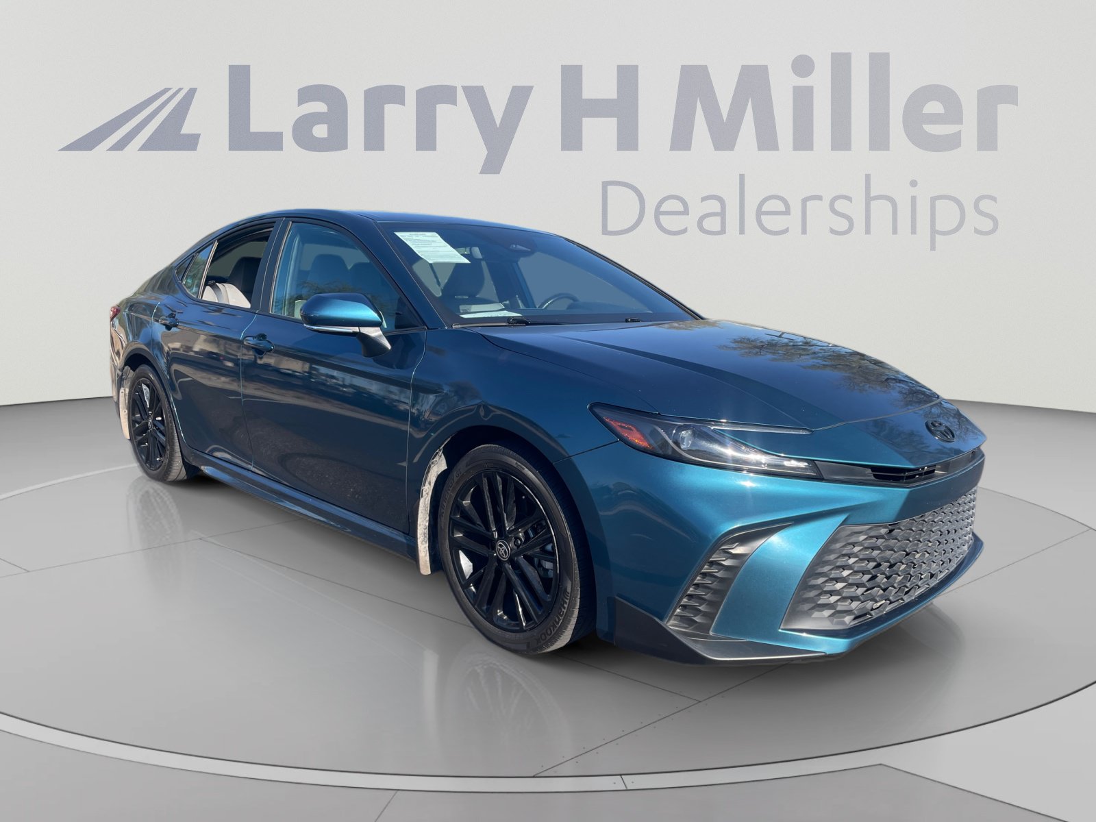 Used 2025 Toyota Camry SE w/ Convenience Package FWD image 7