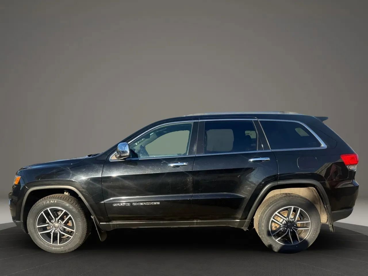 Used 2019 Jeep Grand Cherokee Limited image 8