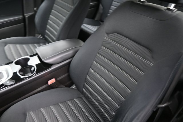 Used 2016 Ford Fusion SE FWD image 17