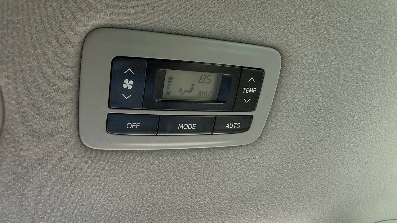 Used 2012 Toyota Sienna Limited w/ Premium Pkg image 33