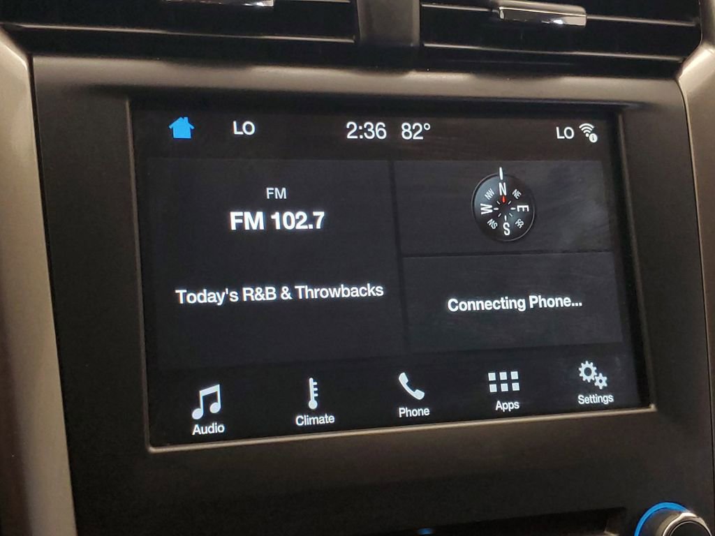 Used 2018 Ford Fusion SE w/ Fusion SE Technology Package FWD image 17