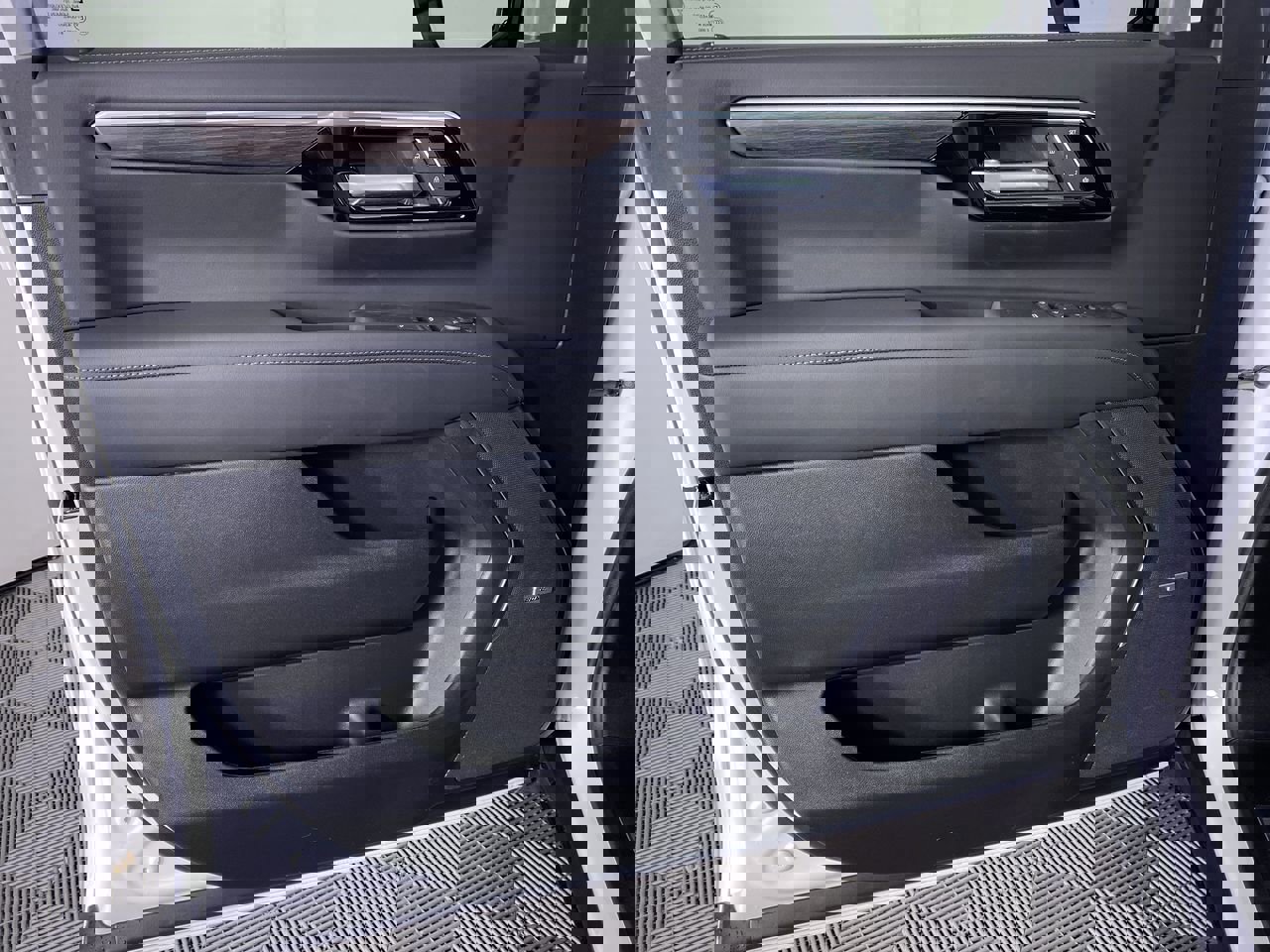 New 2026 Chevrolet Suburban Z71 w/ Comfort Package image 13