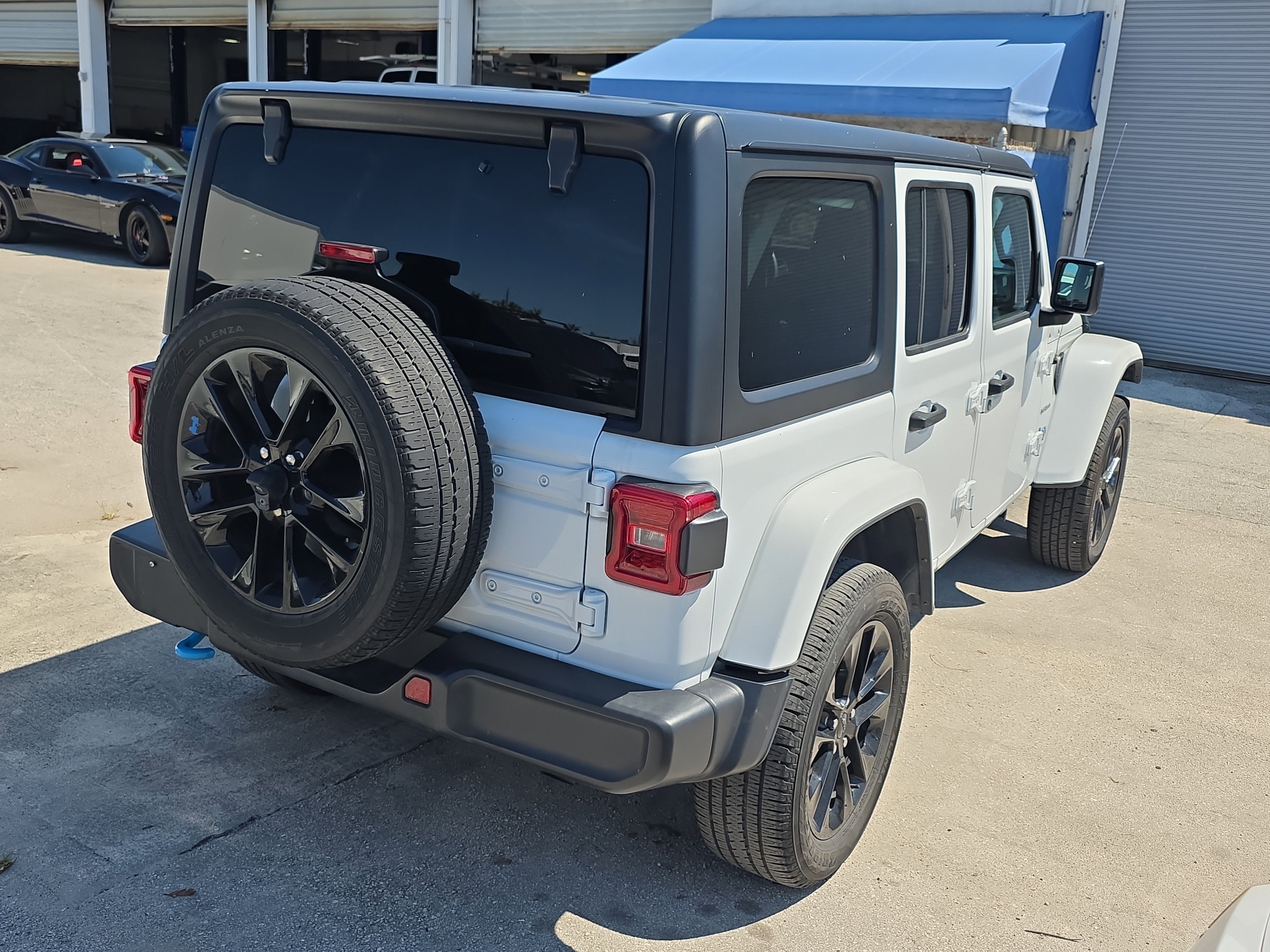Used 2023 Jeep Wrangler Sahara image 6
