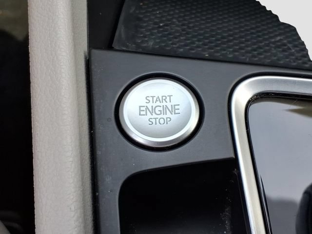 Used 2020 Volkswagen Jetta SE w/ SE Cold Weather Package FWD image 17