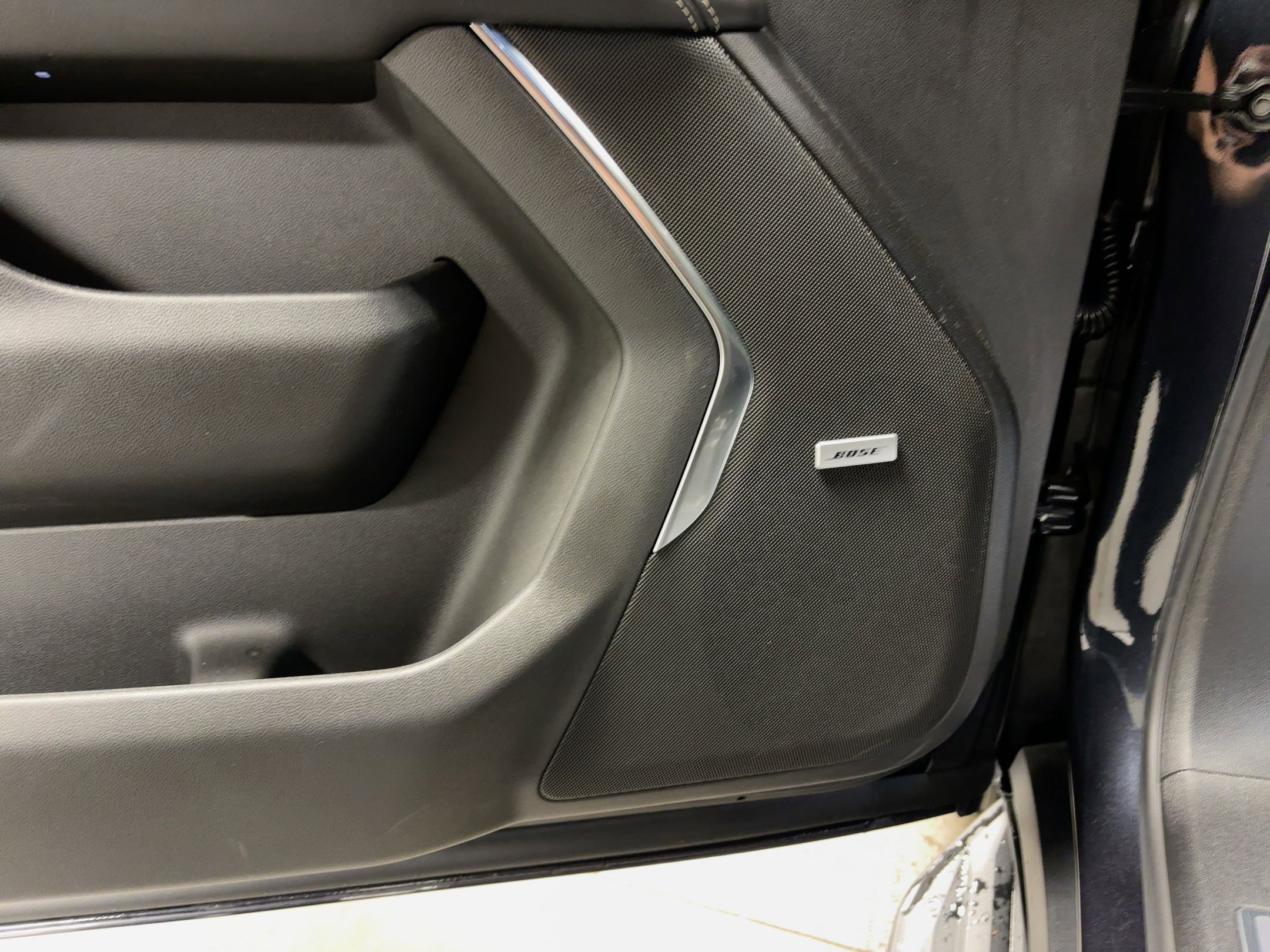 Used 2025 GMC Yukon Elevation image 21