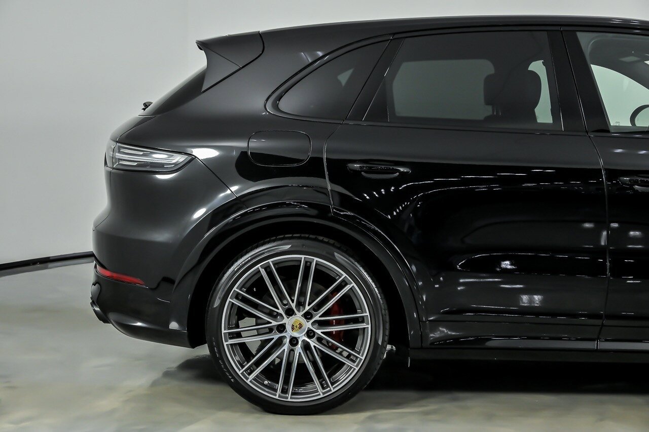 Used 2023 Porsche Cayenne GTS AWD/4WD image 13