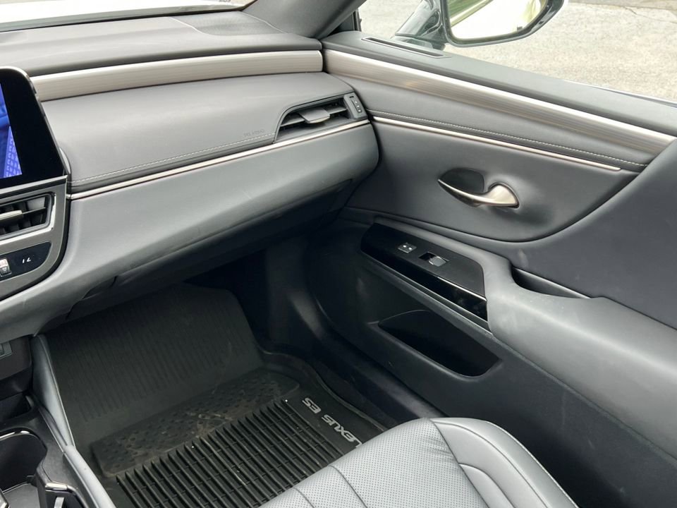 Used 2023 Lexus ES 350 F Sport w/ Accessory Package (Z2) FWD image 31