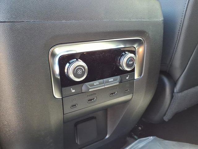 New 2026 GMC Yukon XL Denali w/ Denali Reserve Package image 26