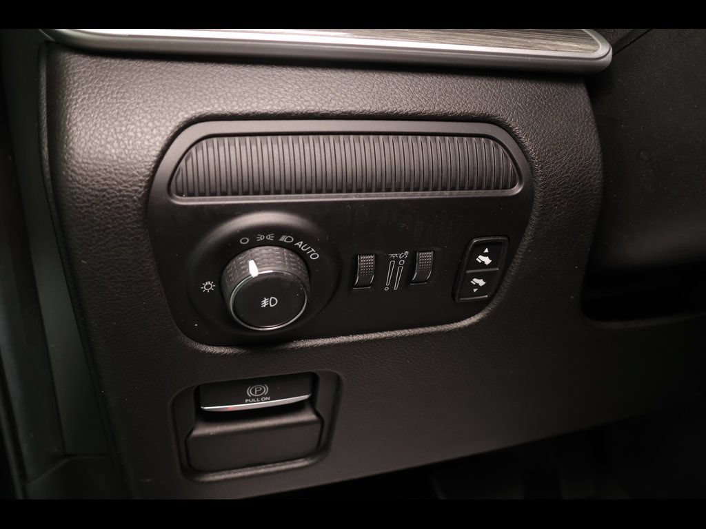 Used 2022 Jeep Wagoneer Series III w/ Premium Group I AWD/4WD image 29