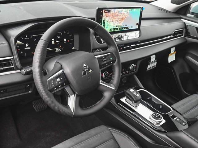 New 2025 Mitsubishi Outlander SE image 13
