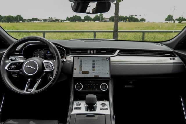 Used 2025 Jaguar F-PACE R-Dynamic S AWD/4WD image 17