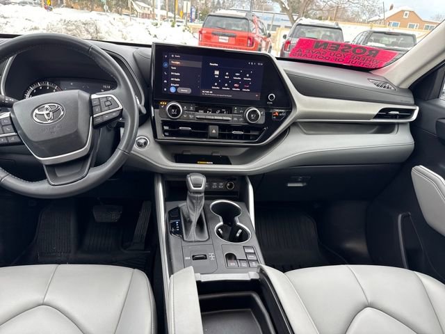 Used 2023 Toyota Highlander L image 26