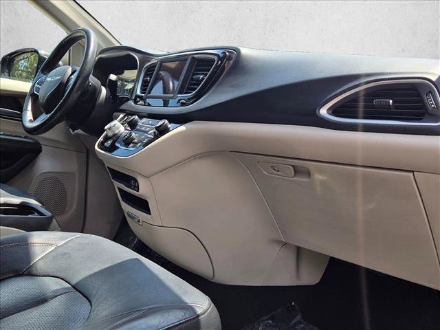 Used 2019 Chrysler Pacifica Touring-L FWD image 20